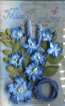 Garden Bloom 1, sets of flowers and string, kobalt