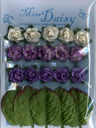 Set of 15 roses and 5 rose leaves violets