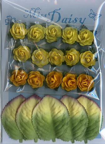 Set of 15 roses and 5 rose leaves yellow